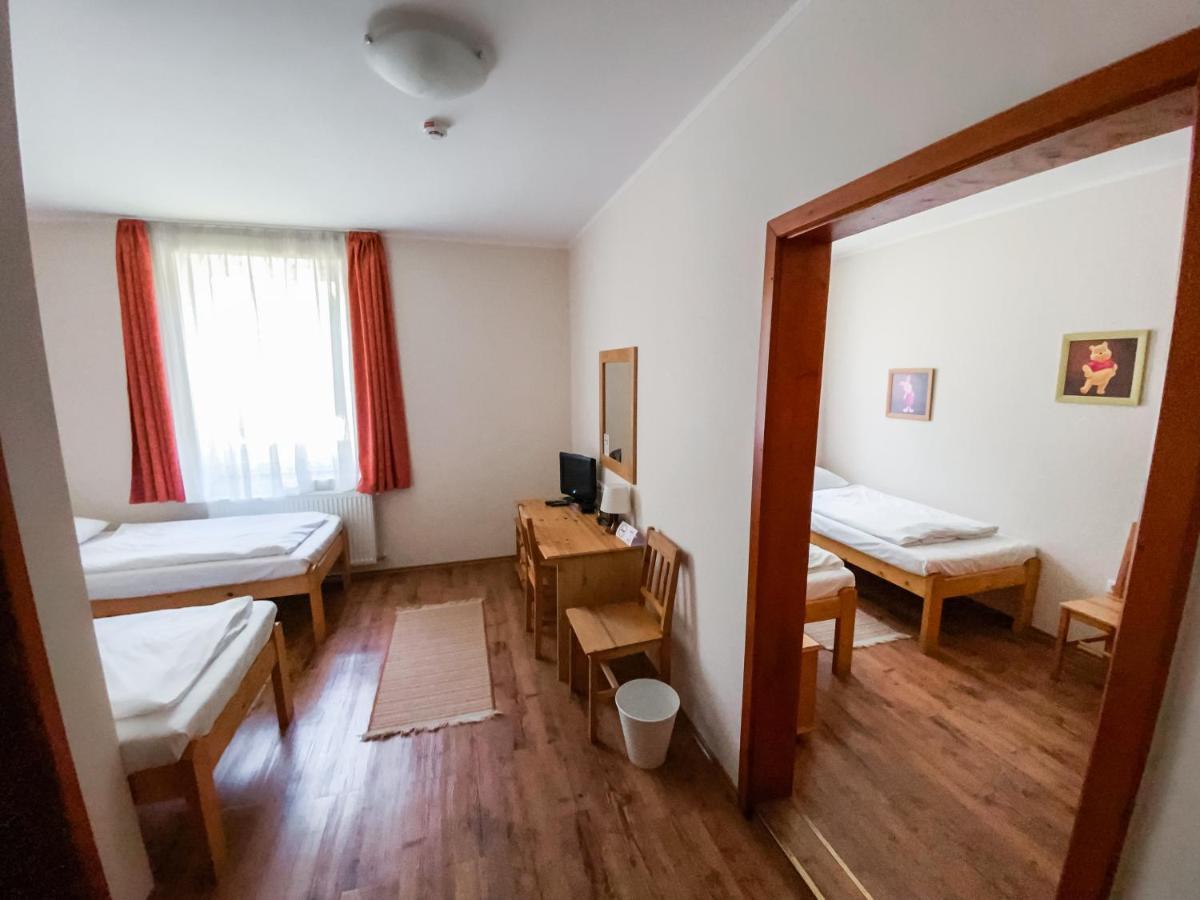 Anna Panzio Hotel Dunavarsany Exterior photo
